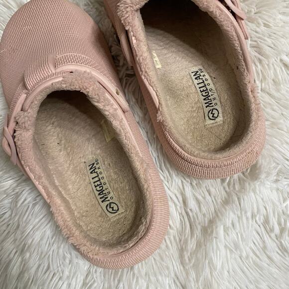 MAGELLAN • Light Pink Sherpa Lined Slip On Mules Clogs - Picture 4 of 7
